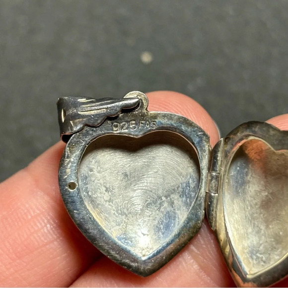 1980'S VINTAGE ETCHED STERLING SILVER 925 PUFFY HEART LOCKET KEEPSAKE PENDANT - Picture 4 of 7